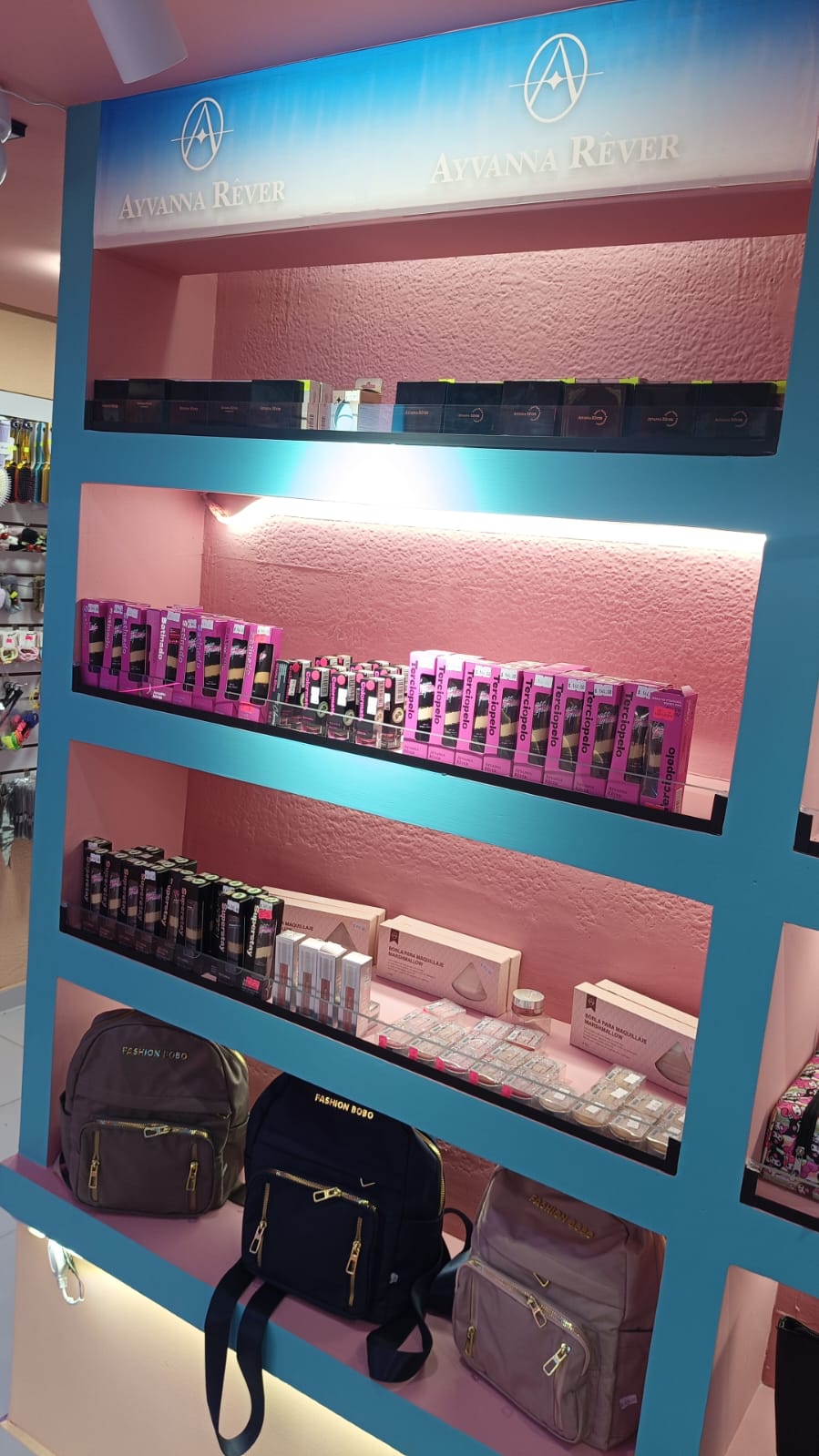 Colección de cosméticos modernos y productos de belleza