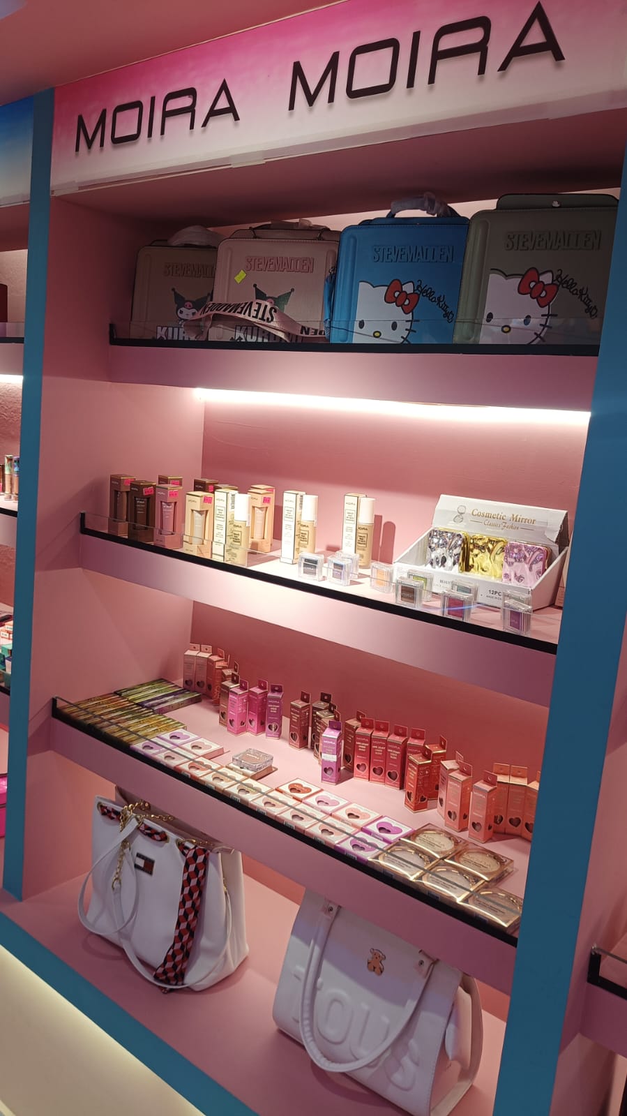 Colección de cosméticos modernos y productos de belleza