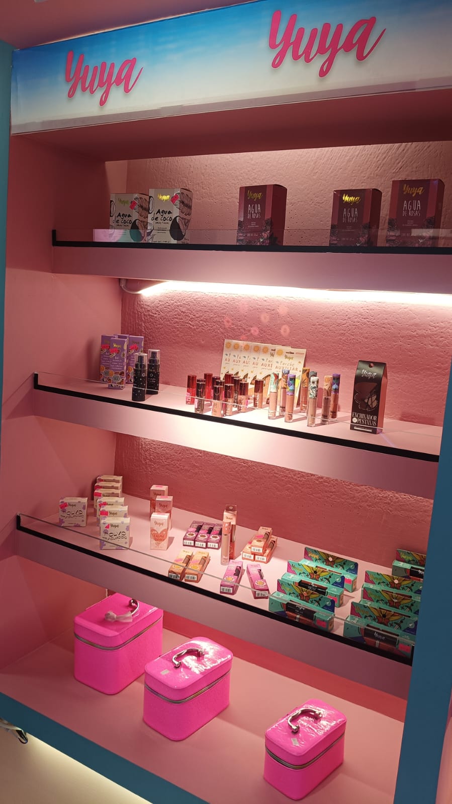 Colección de cosméticos modernos y productos de belleza